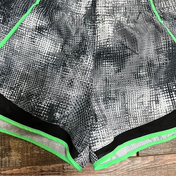 NWT SO Running Shorts Gray/Black with Neon Green Lines Size XS - Picture 5 of 11